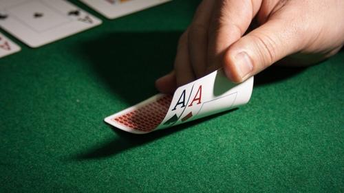 ポーカーの魅力と戦略についての話